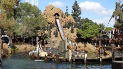 Knott’s Berry Farm Log Ride